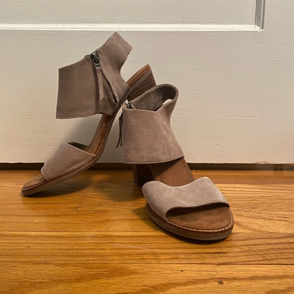 Tom’s Majorca Cutout Sandal in Suede